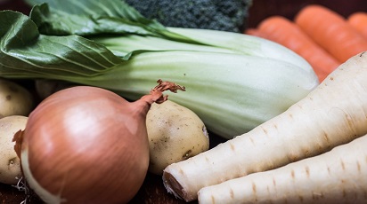 Culturi mixte de legume și plante pentru o grădină diversificată