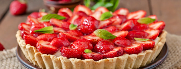 Plăcintă de căsuță cu căpșuni: gustul verii în fiecare mușcătură